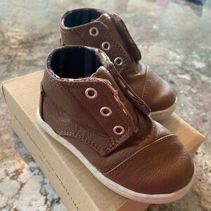Toms Toddler size 5 Brown velcro Shoes